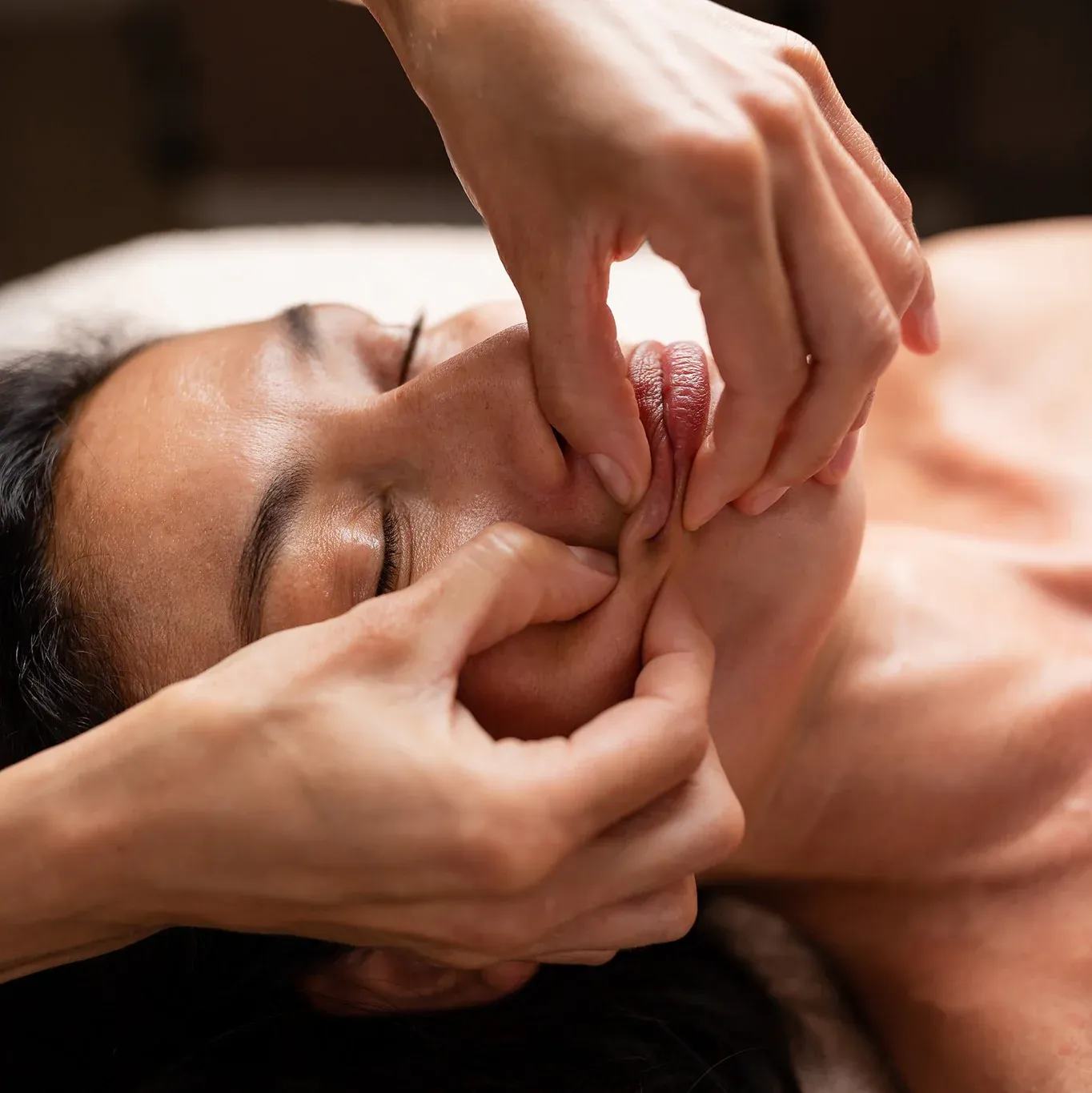 Massaggio Viso Lifting